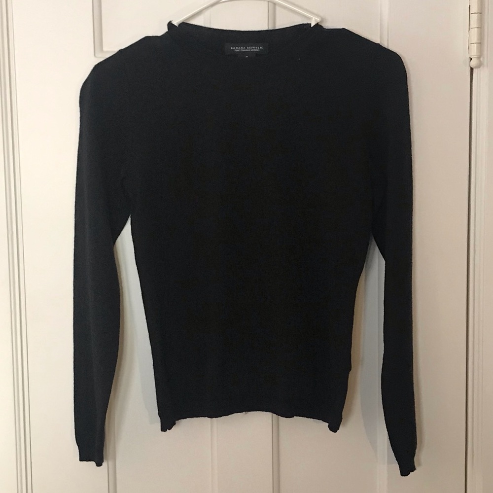 Classic crew neck sweater!